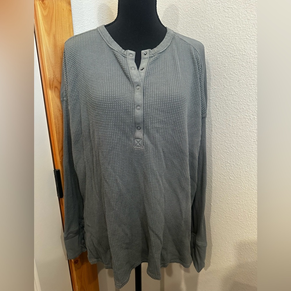 American Eagle Outfitters Olive Long Sleeve Henley